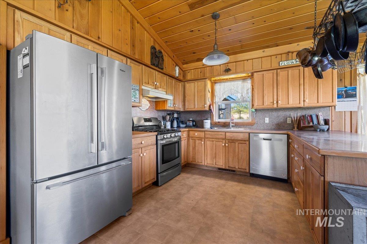 2128 Jackson Creek Road