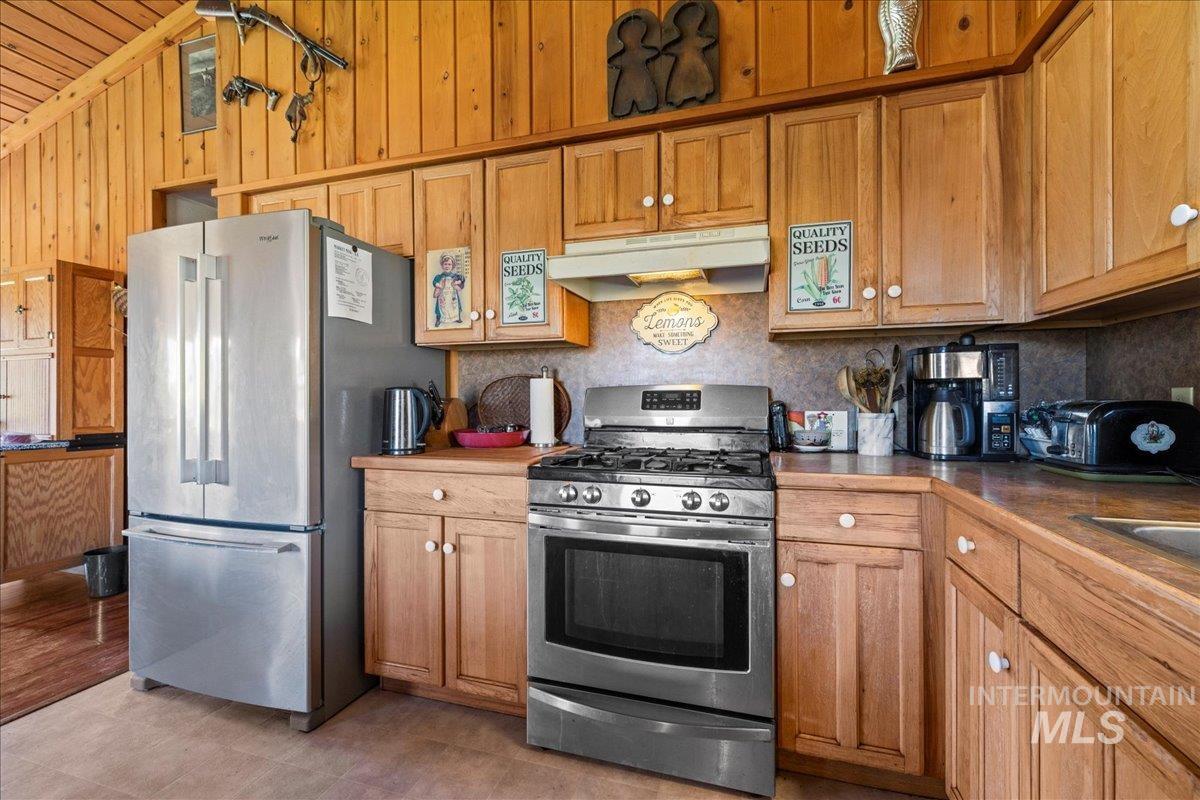 2128 Jackson Creek Road