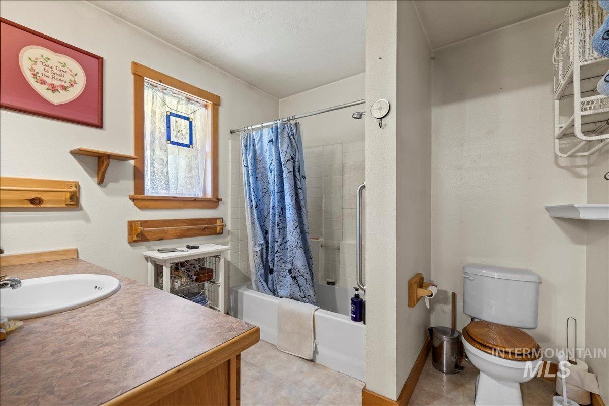 2128 Jackson Creek Road