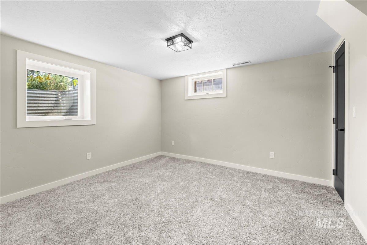 914 W 3rd
