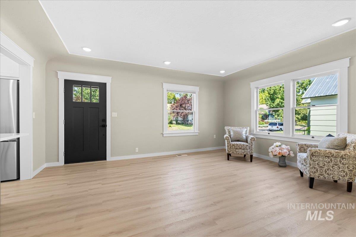 914 W 3rd