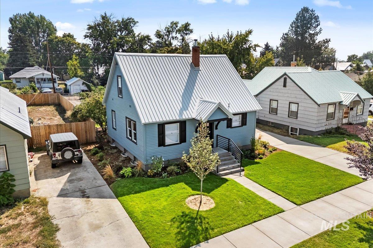 914 W 3rd