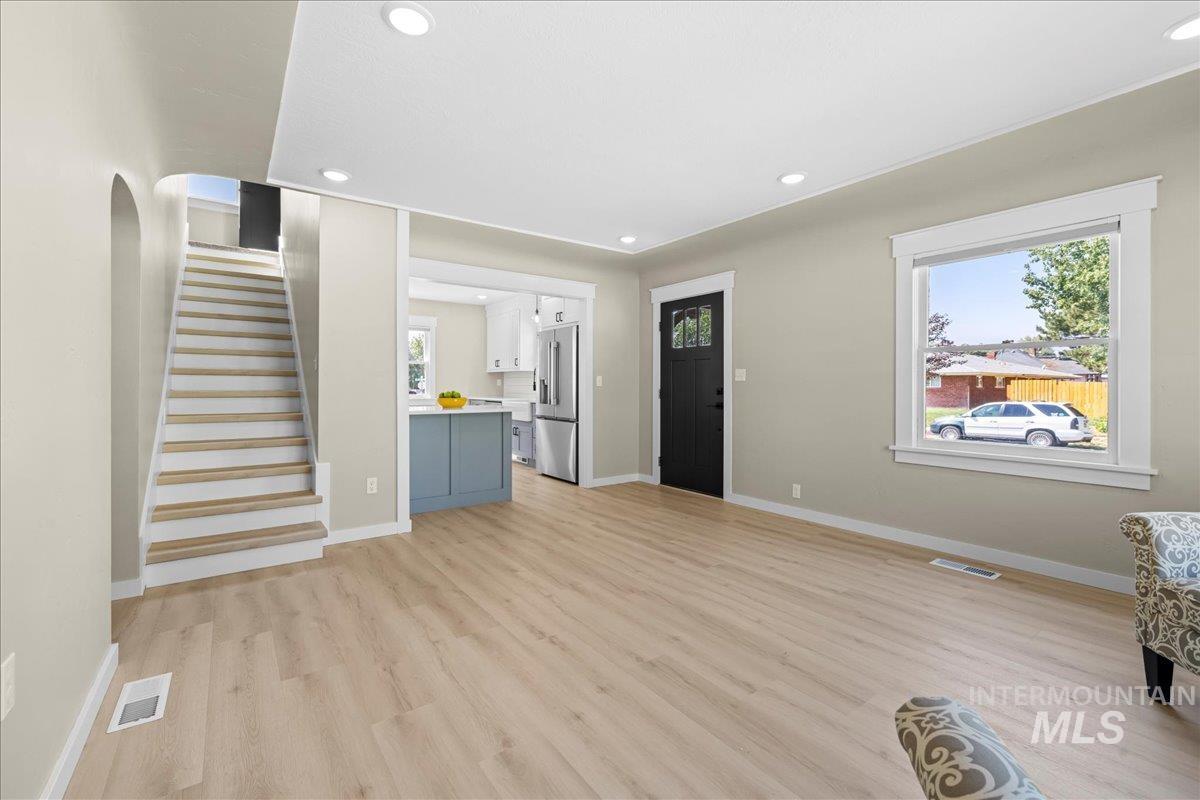 914 W 3rd