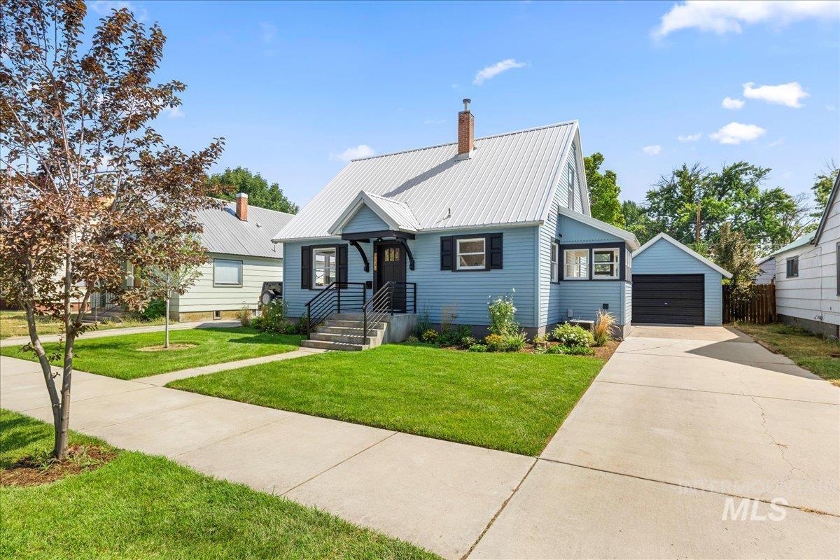 914 W 3rd