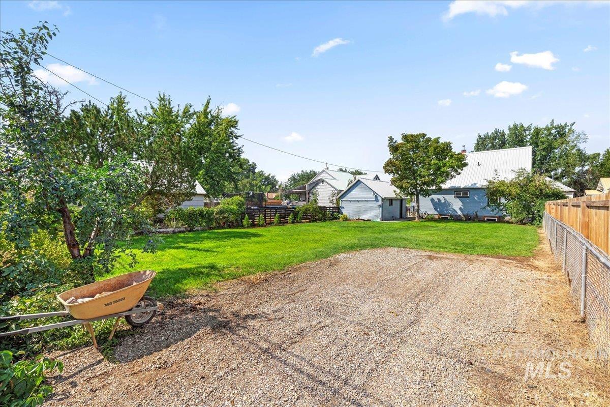 914 W 3rd