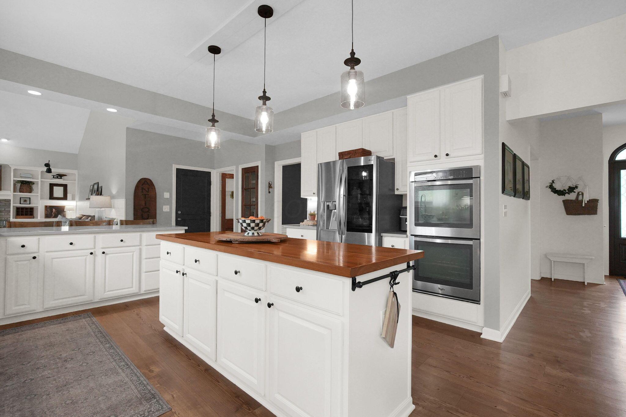 1221 Wedgefield Lane