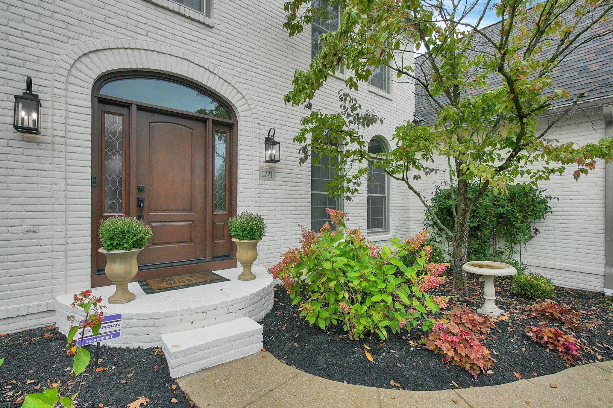 1221 Wedgefield Lane