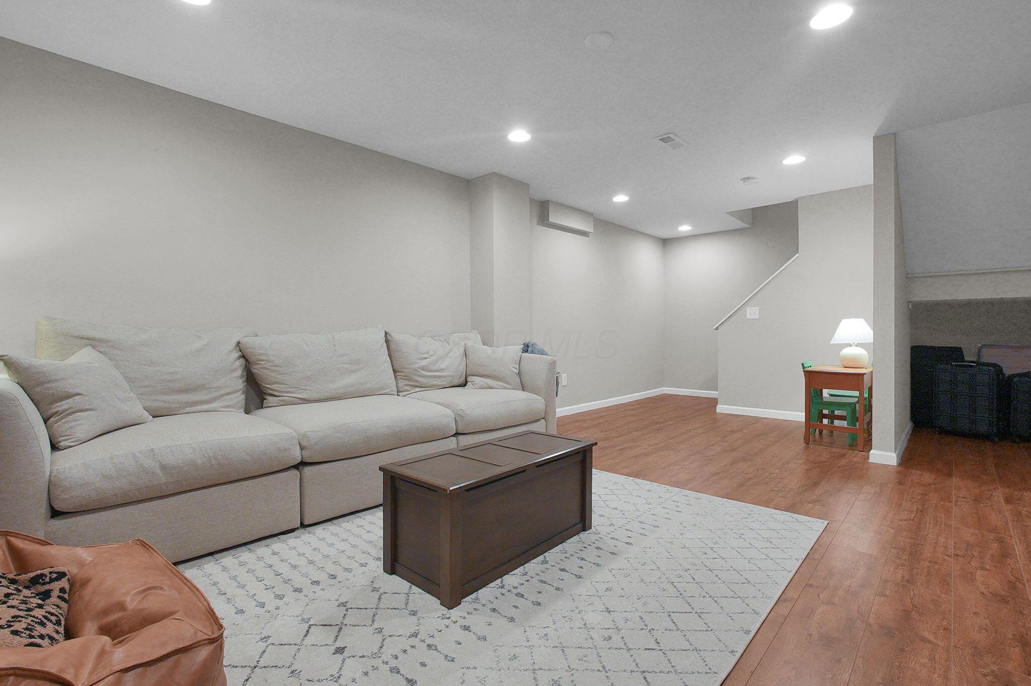 1221 Wedgefield Lane