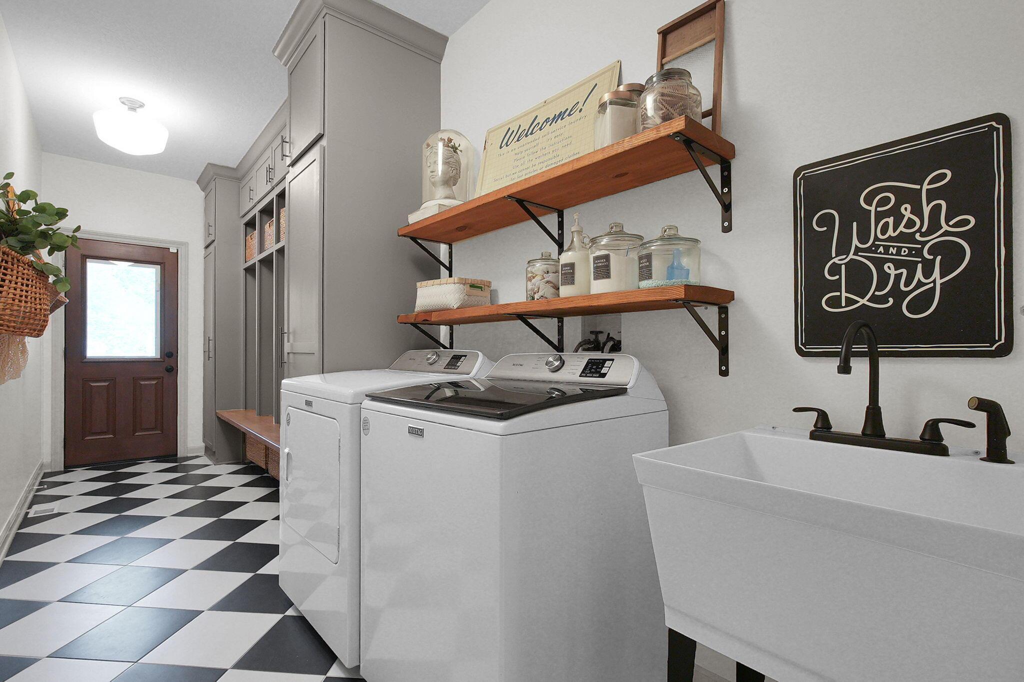 1221 Wedgefield Lane