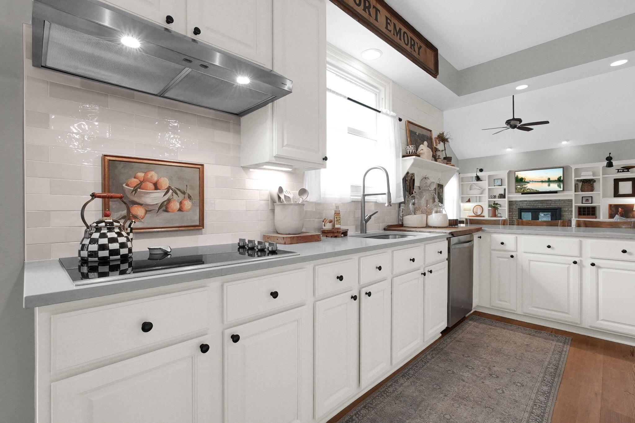 1221 Wedgefield Lane