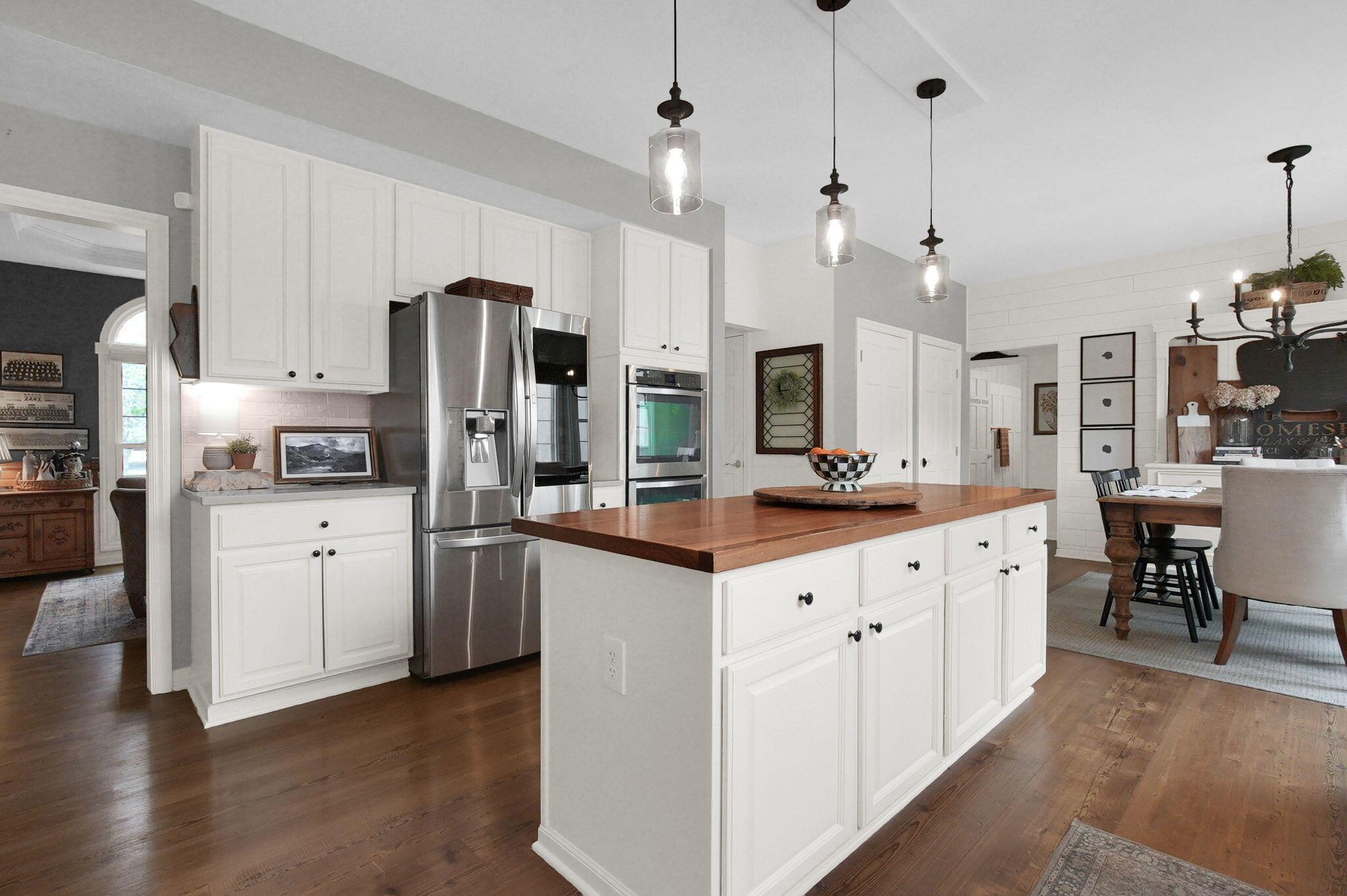 1221 Wedgefield Lane