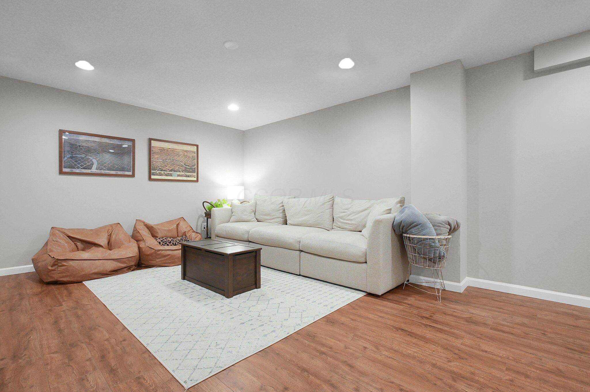 1221 Wedgefield Lane