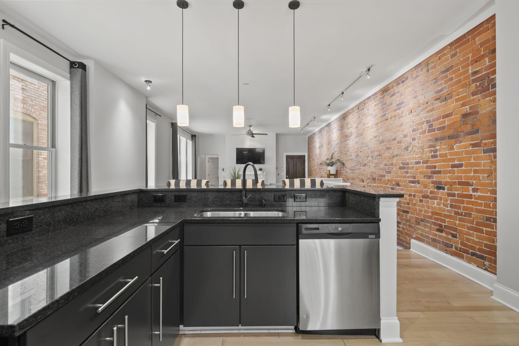 21 W 3rd Avenue, 100C