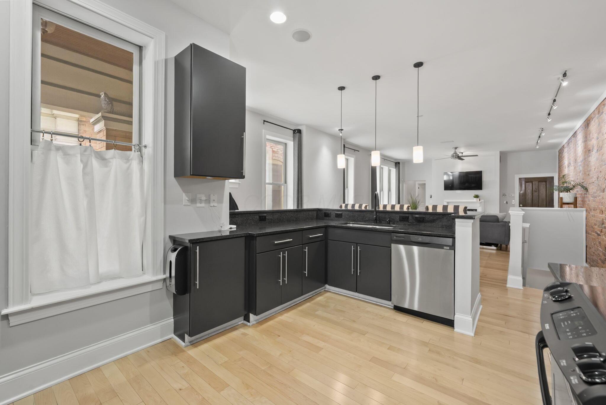 21 W 3rd Avenue, 100C