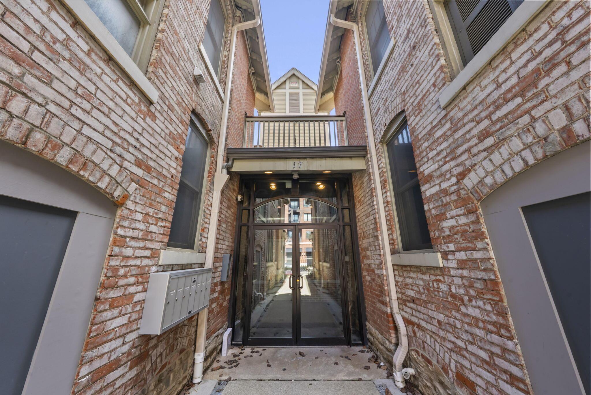 21 W 3rd Avenue, 100C