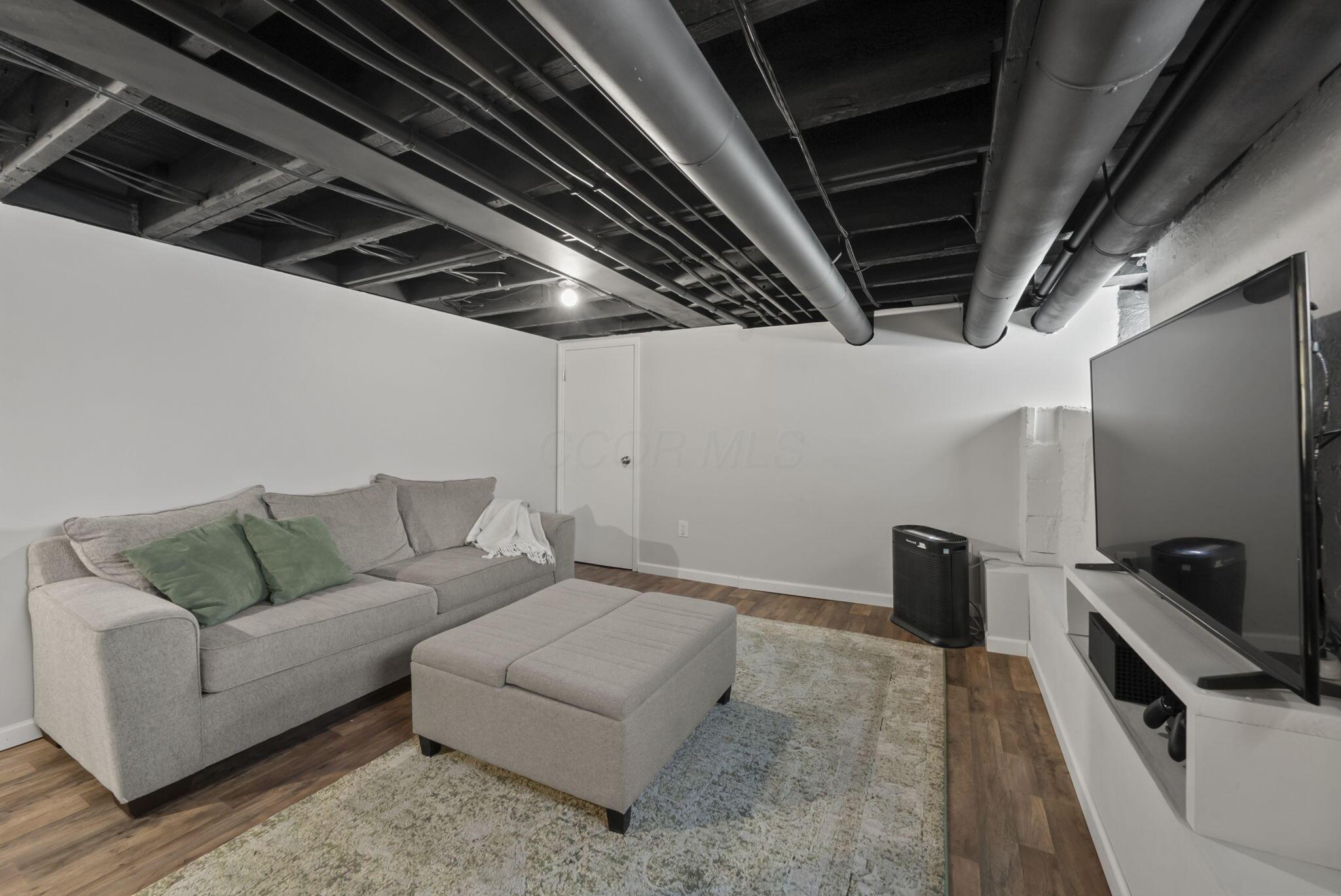 21 W 3rd Avenue, 100C