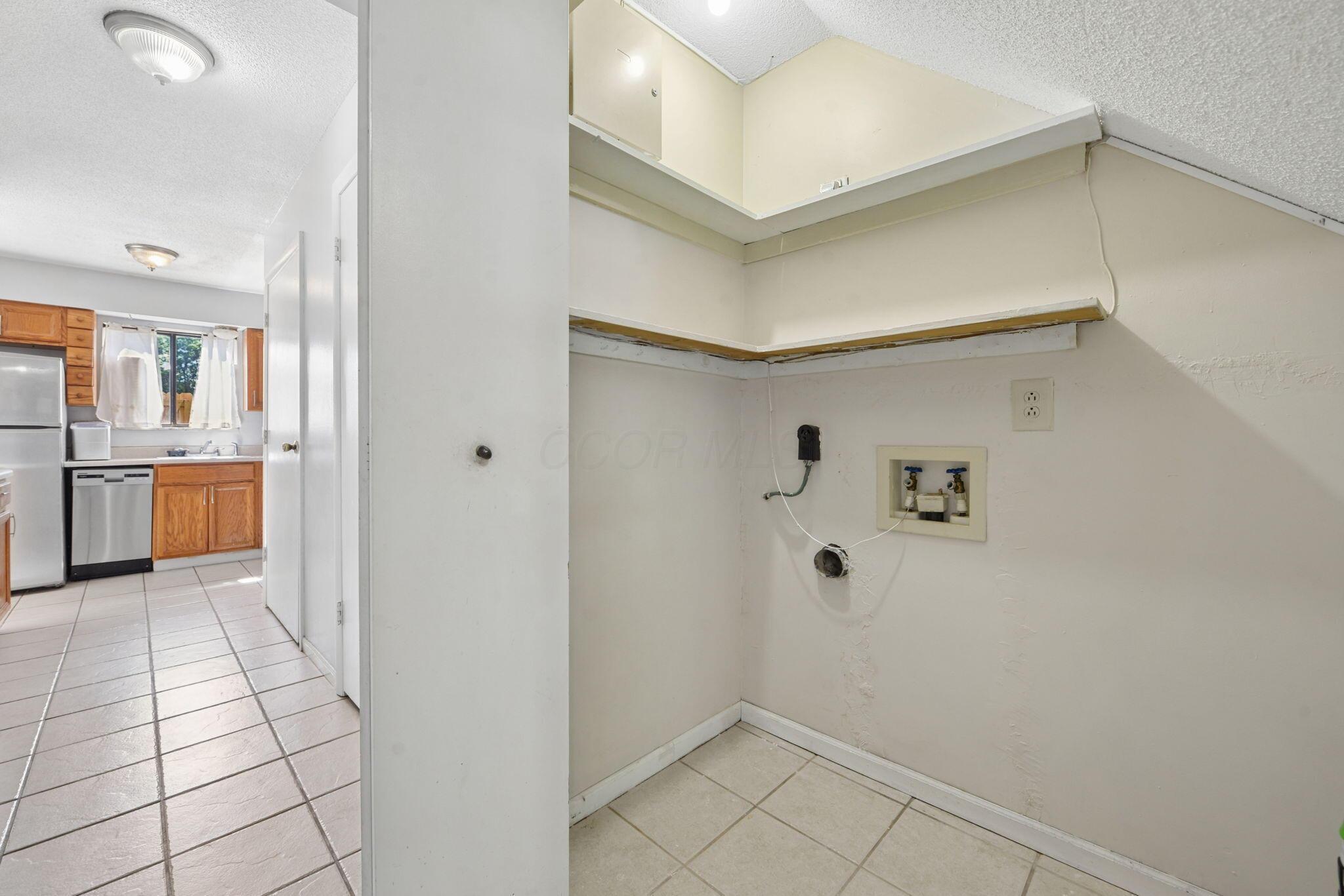 6164 Stornoway Drive S, 6164