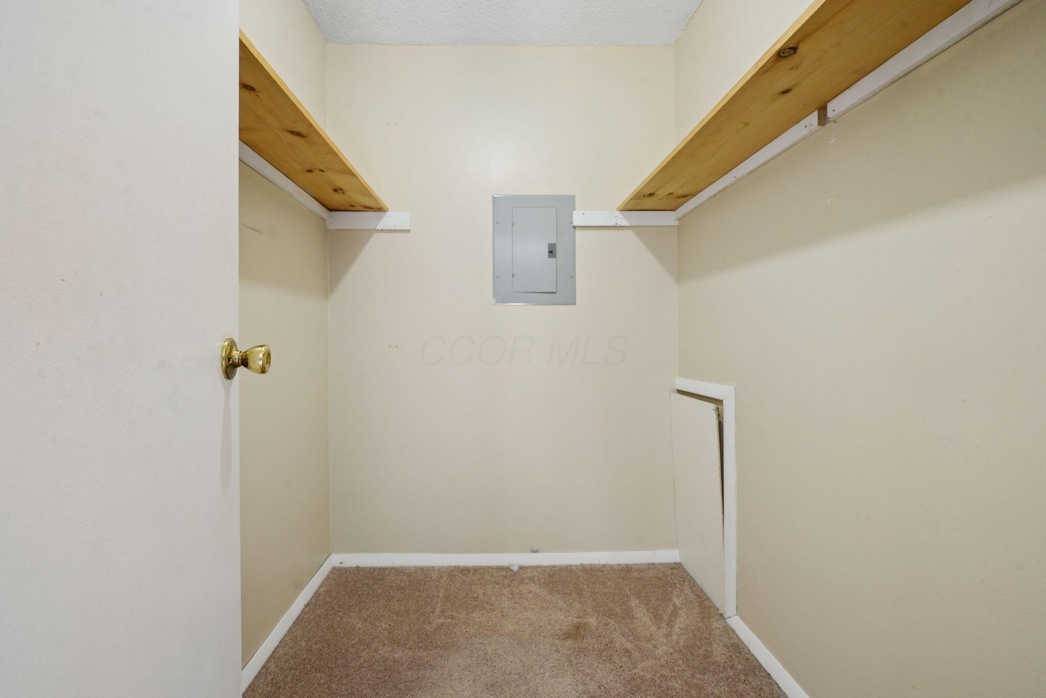 6164 Stornoway Drive S, 6164