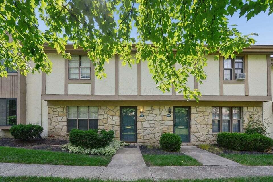 6164 Stornoway Drive S, 6164