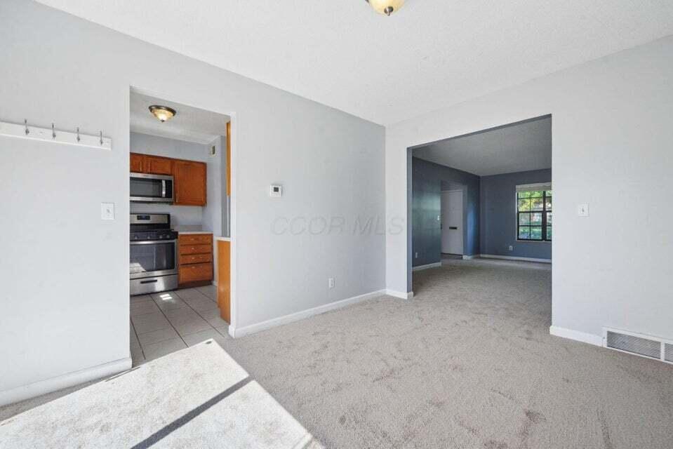6164 Stornoway Drive S, 6164