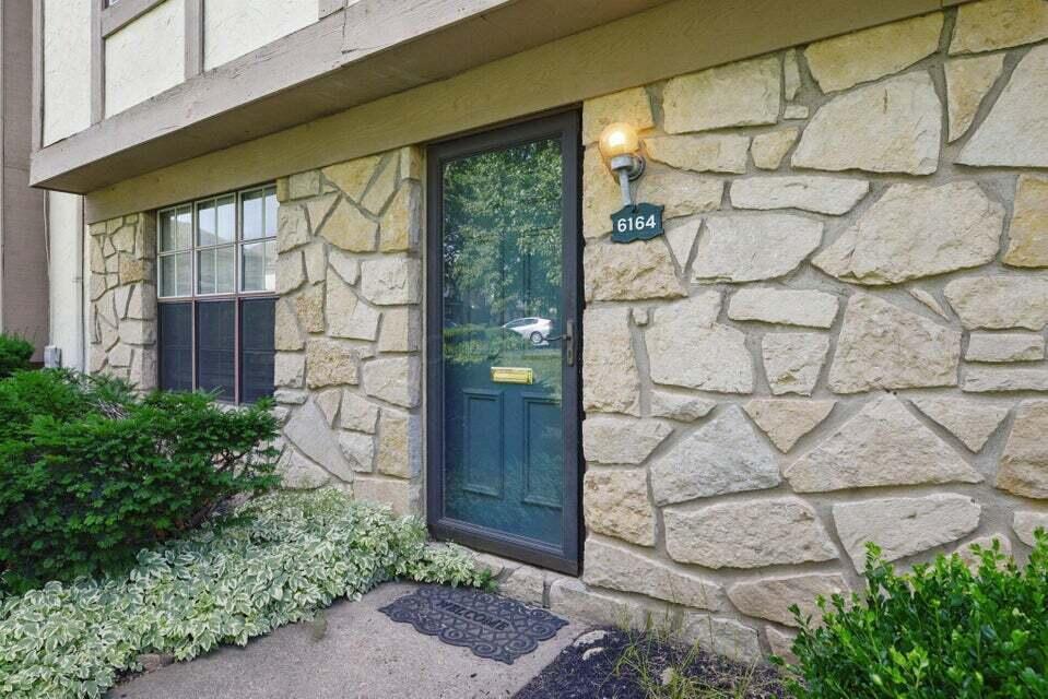 6164 Stornoway Drive S, 6164