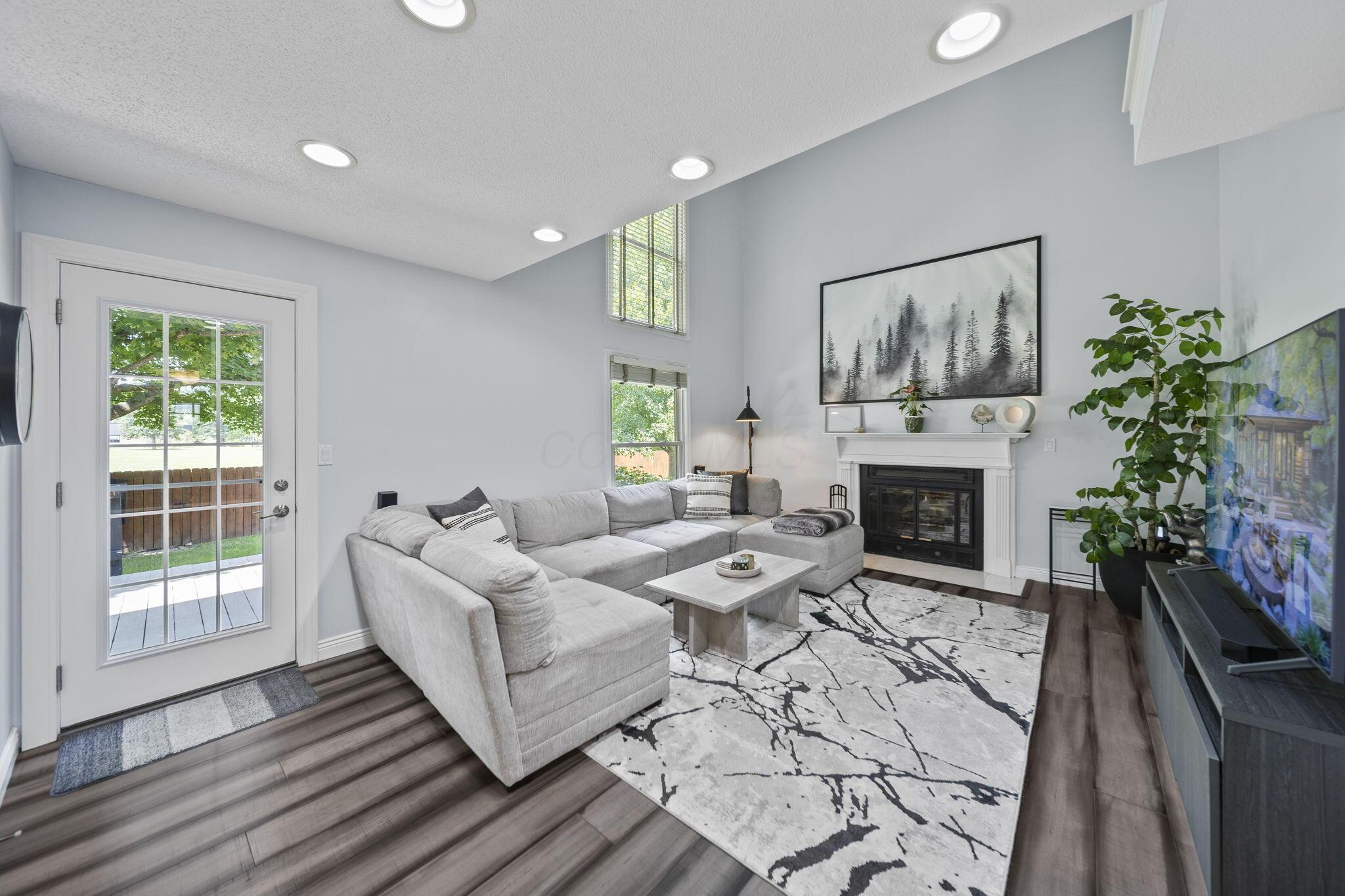 886 Thirlwall Court