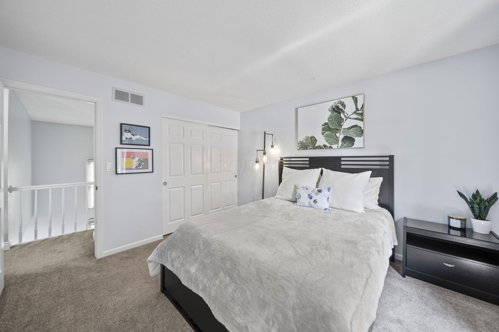 886 Thirlwall Court
