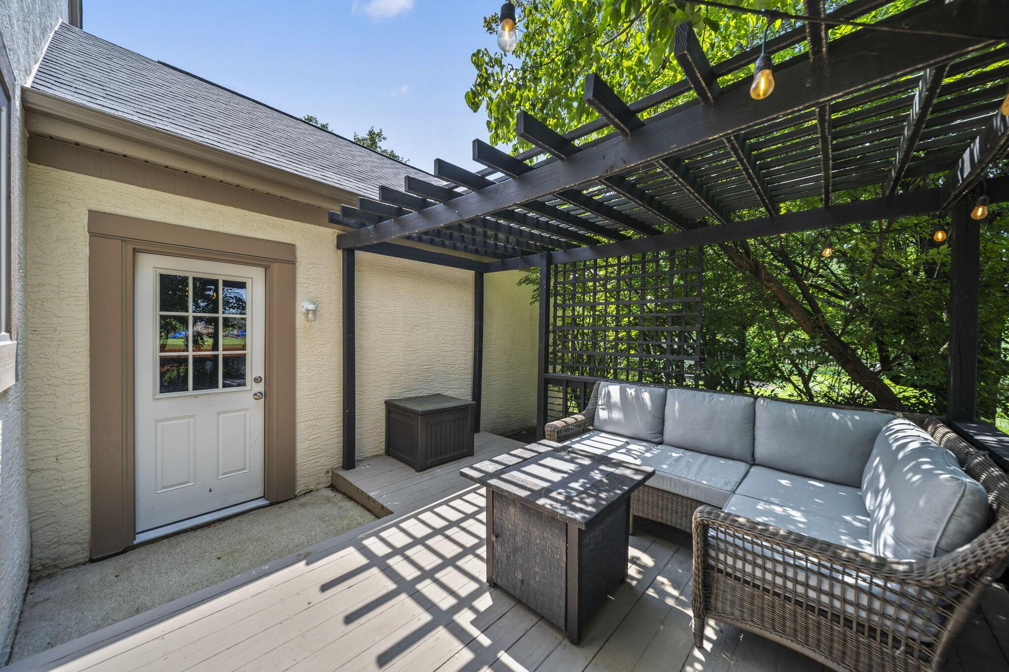 886 Thirlwall Court