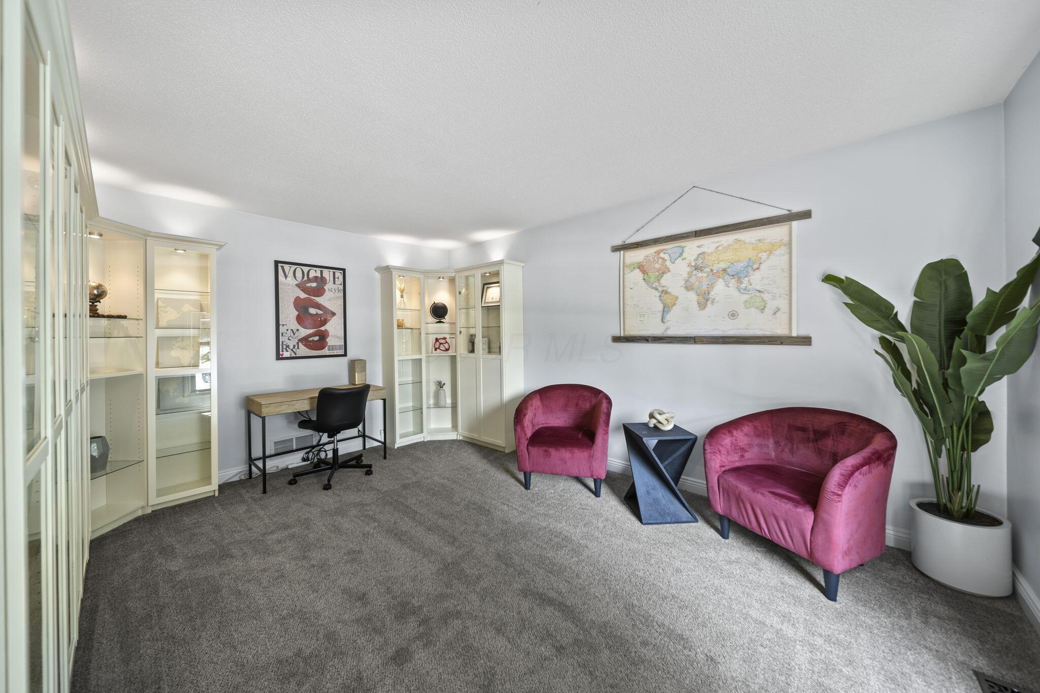 886 Thirlwall Court