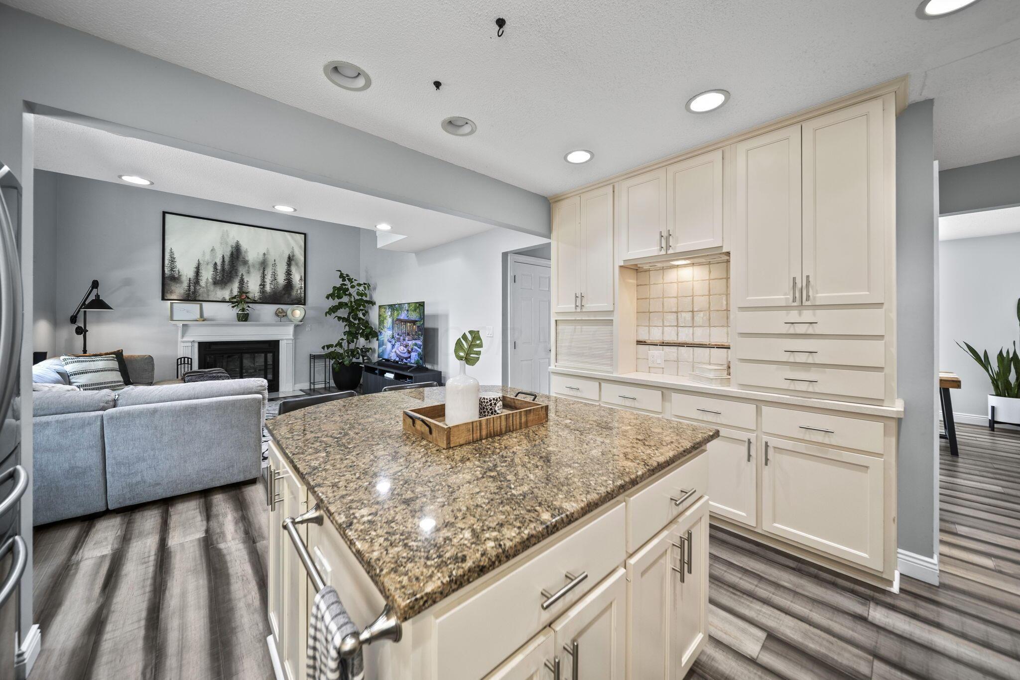 886 Thirlwall Court