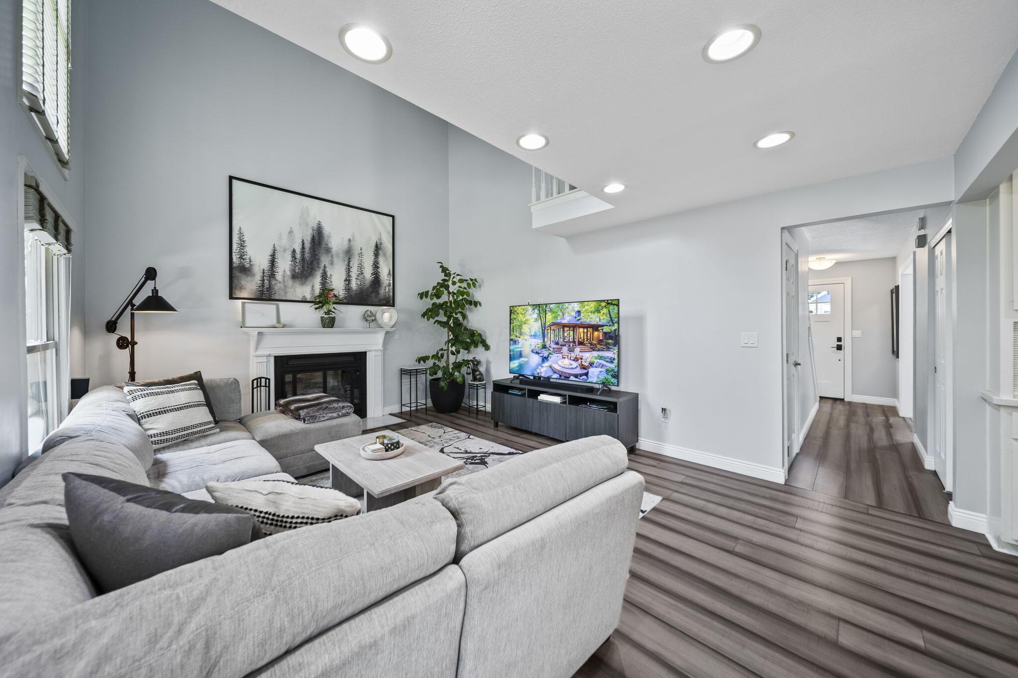 886 Thirlwall Court