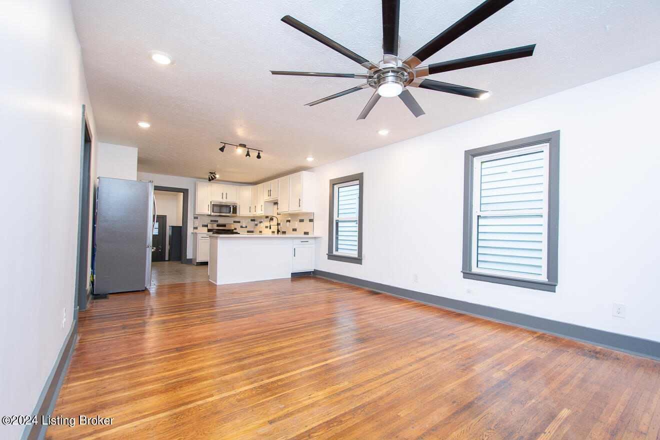 1205 Lydia St