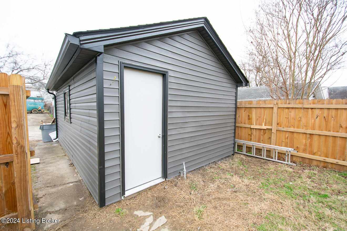 1205 Lydia St
