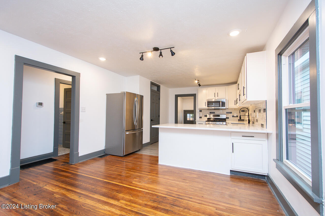 1205 Lydia St