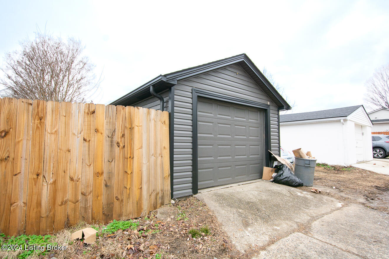 1205 Lydia St