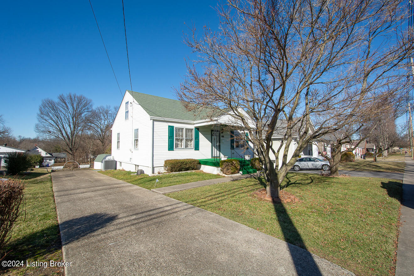 1221 Hess Ln