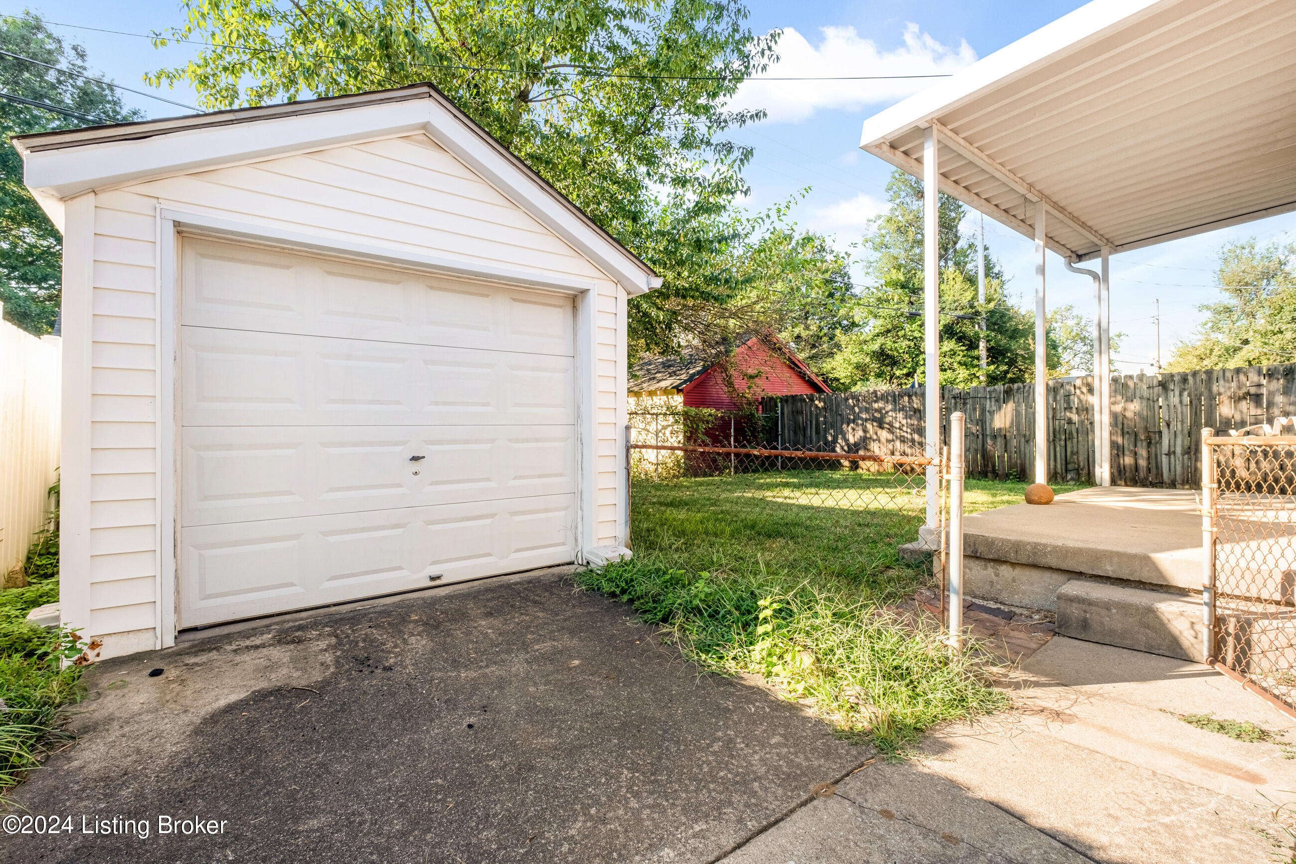 932 Hess Ln