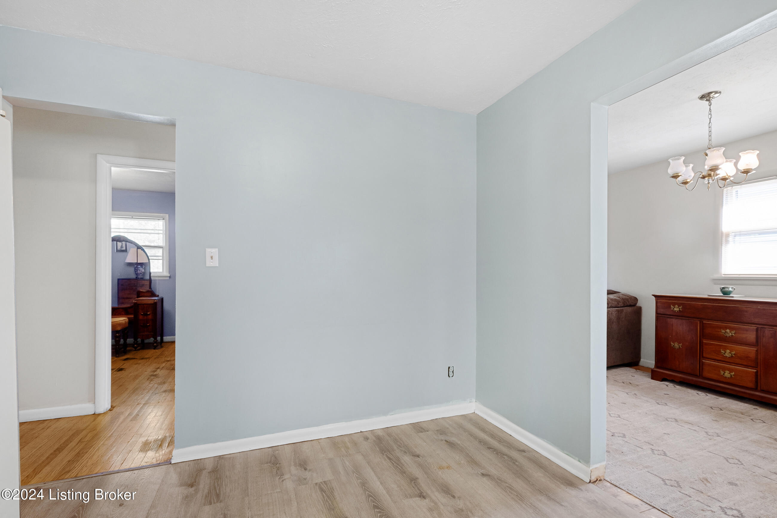 5212 Woodhill Ln