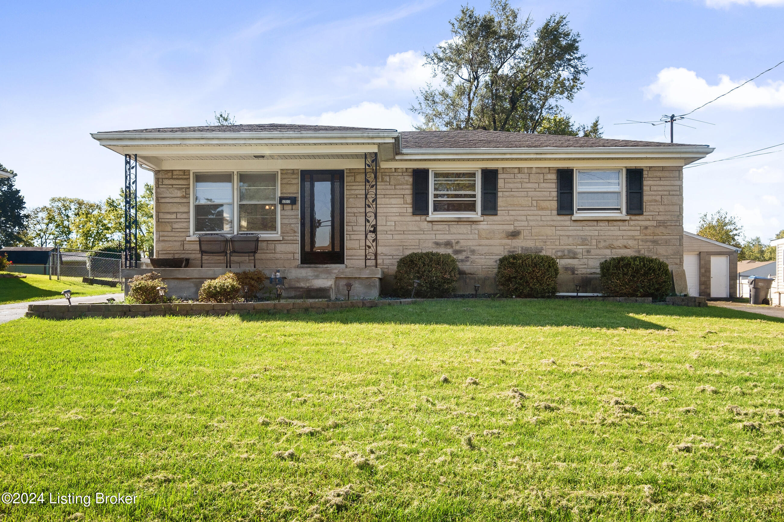 5212 Woodhill Ln