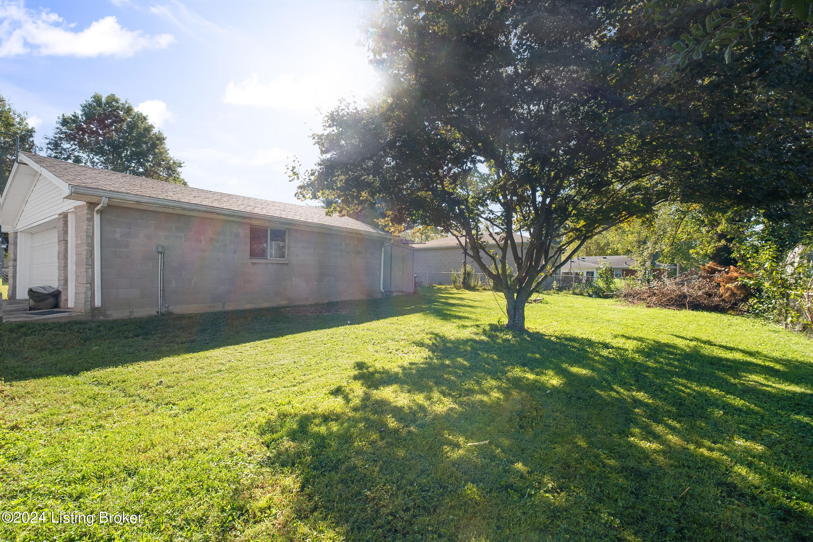 5212 Woodhill Ln