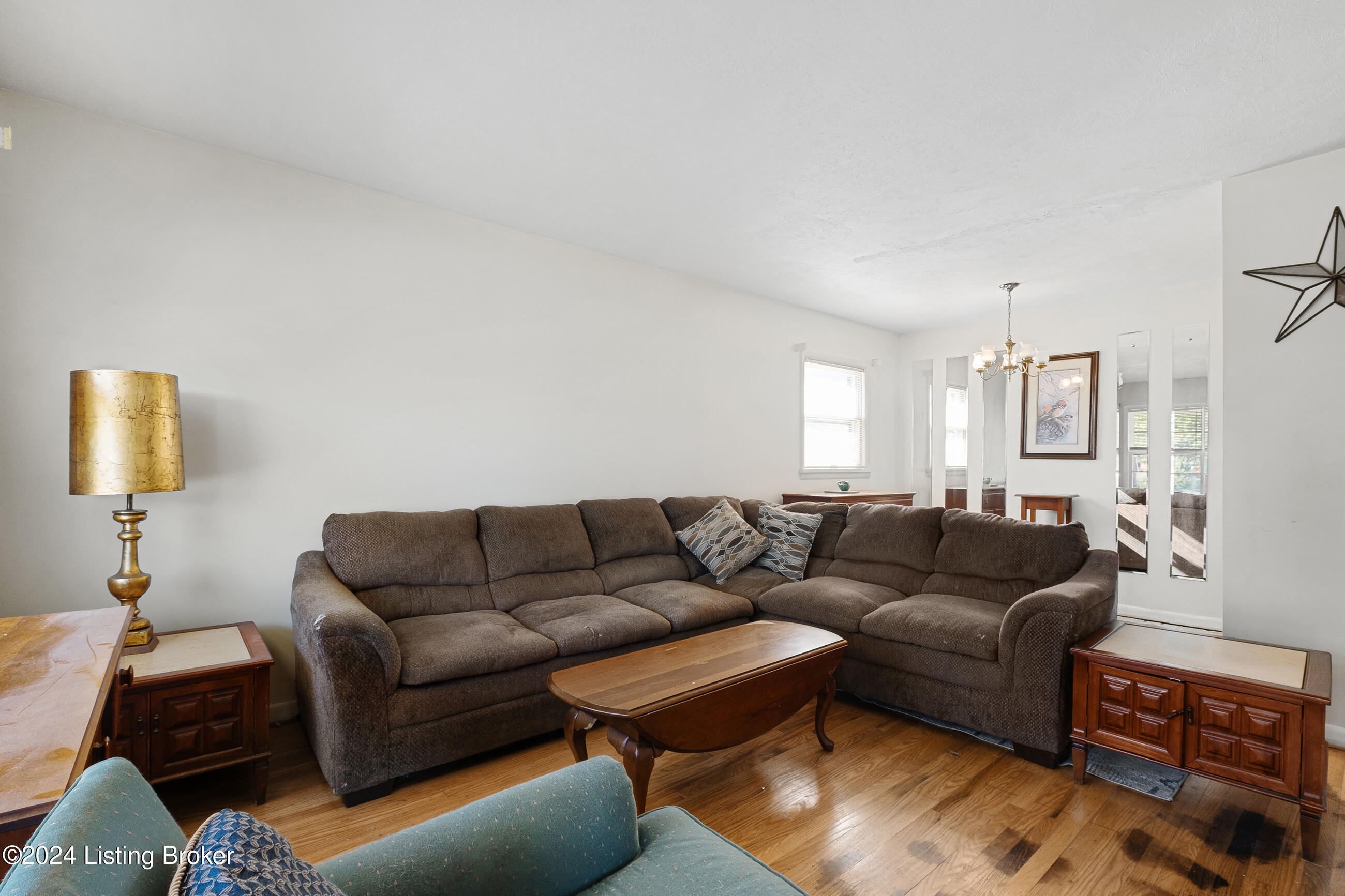 5212 Woodhill Ln