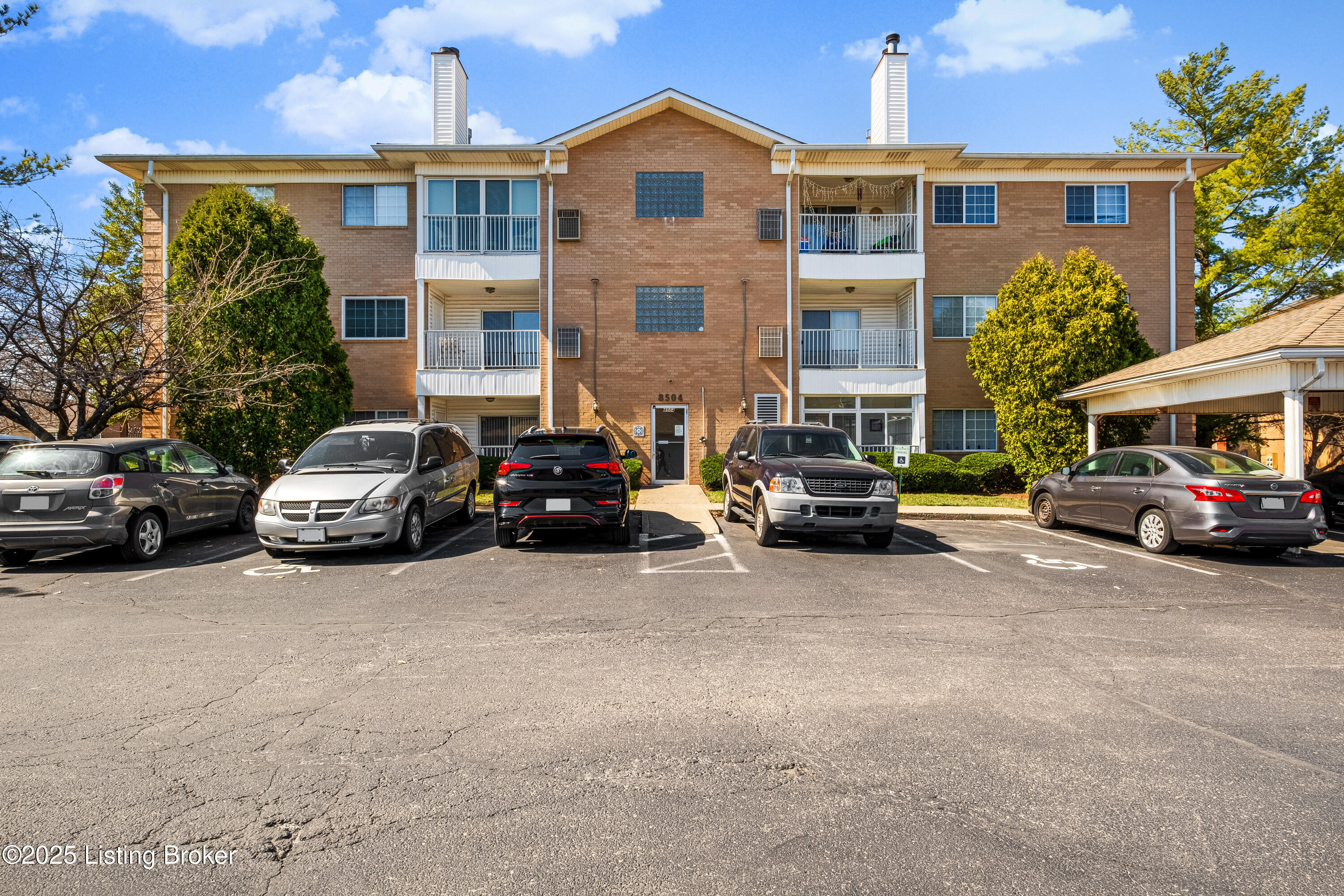 8504 Atrium Dr, APT 901
