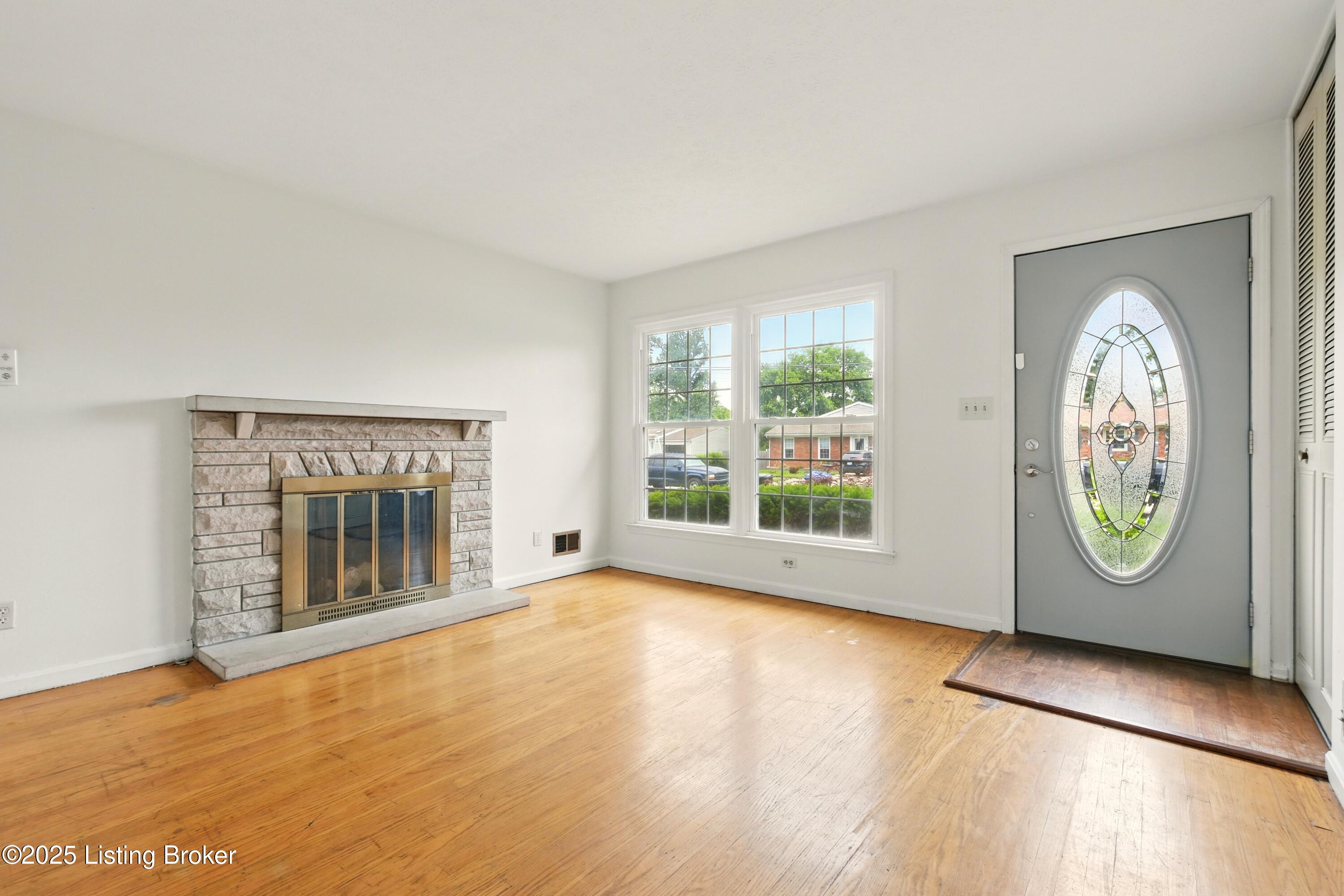 2806 Girard Dr