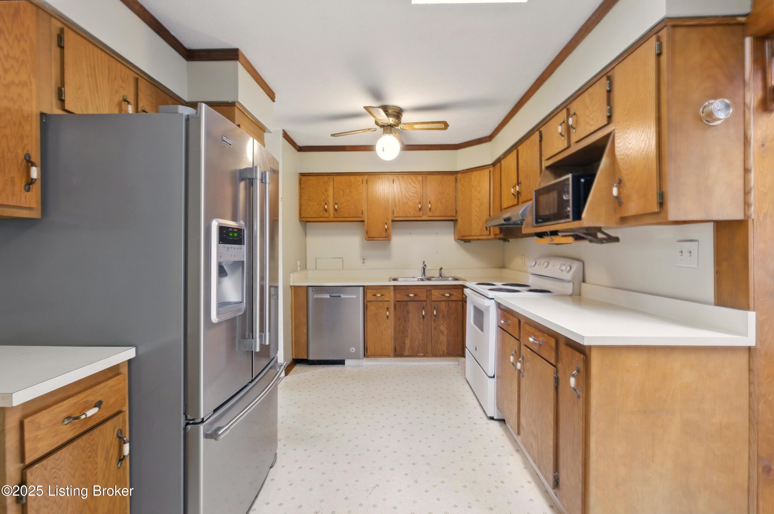 2806 Girard Dr