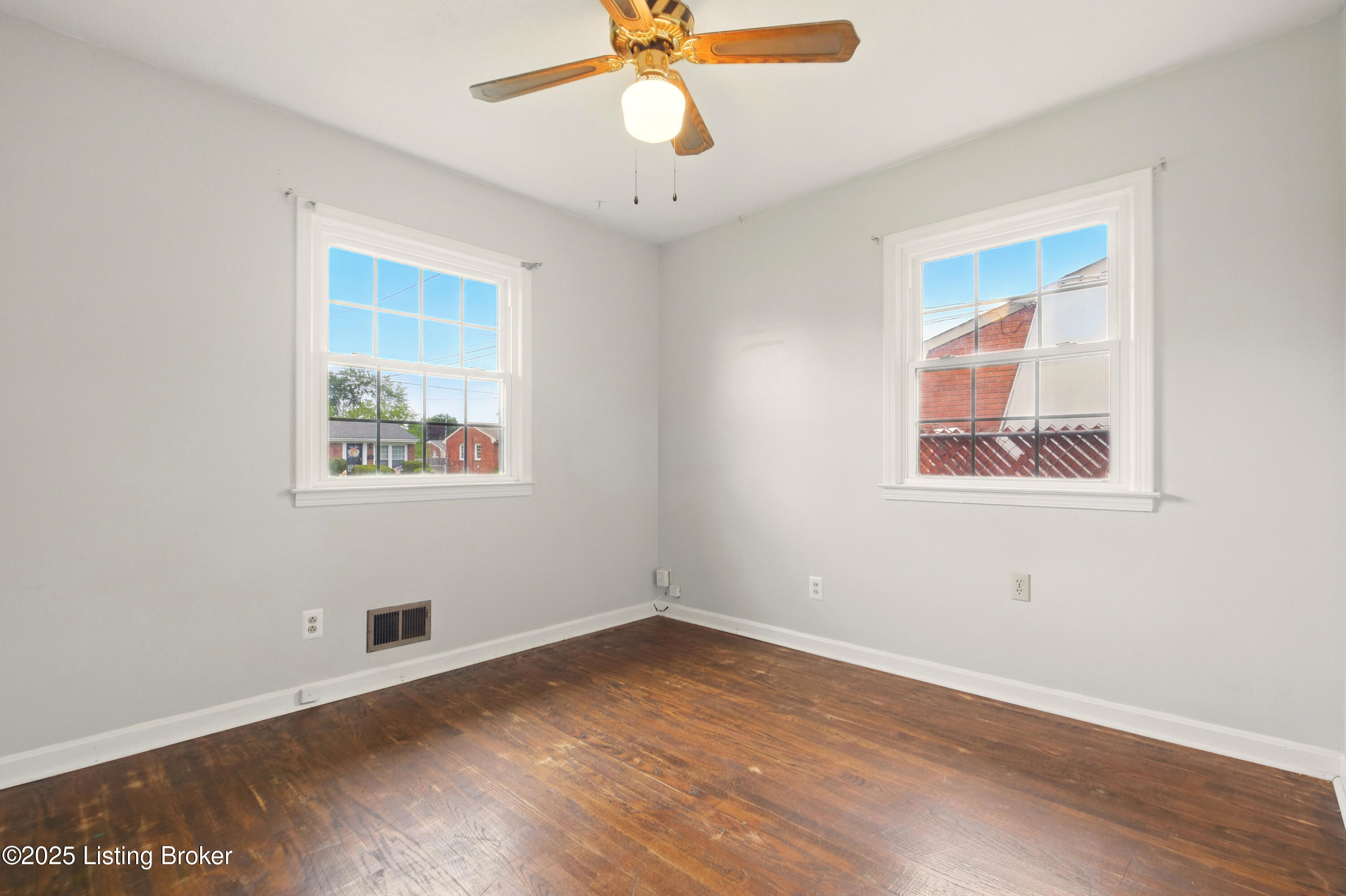 2806 Girard Dr