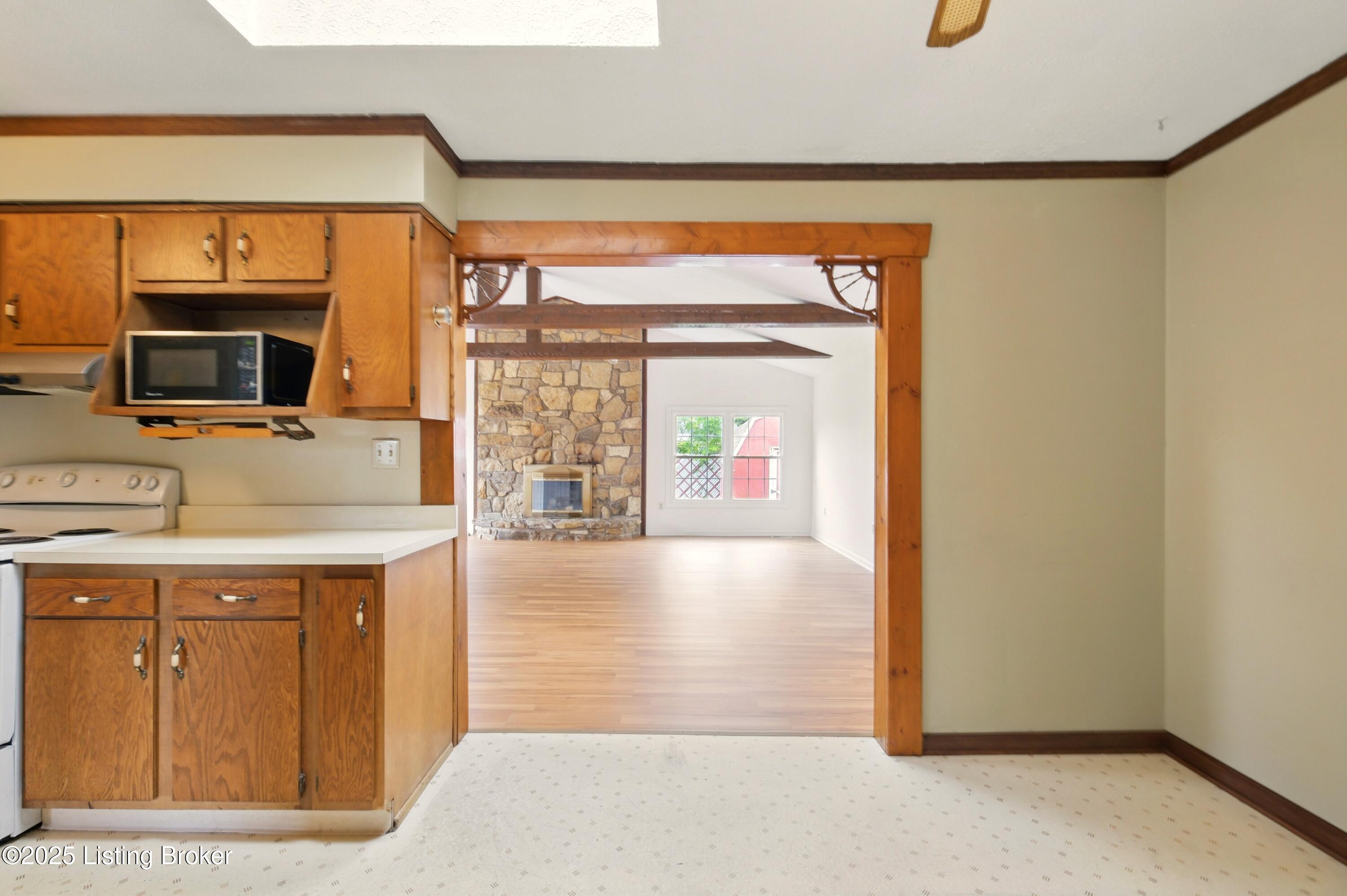2806 Girard Dr