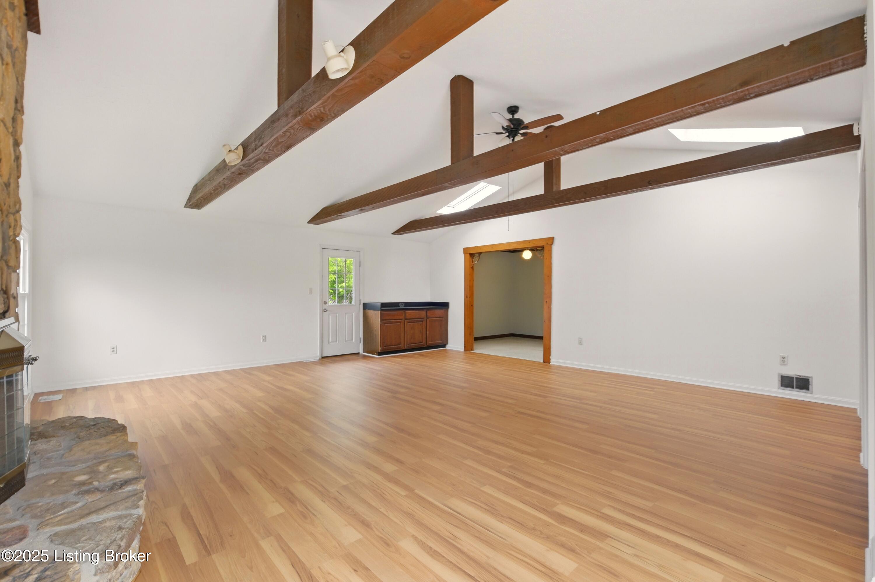 2806 Girard Dr