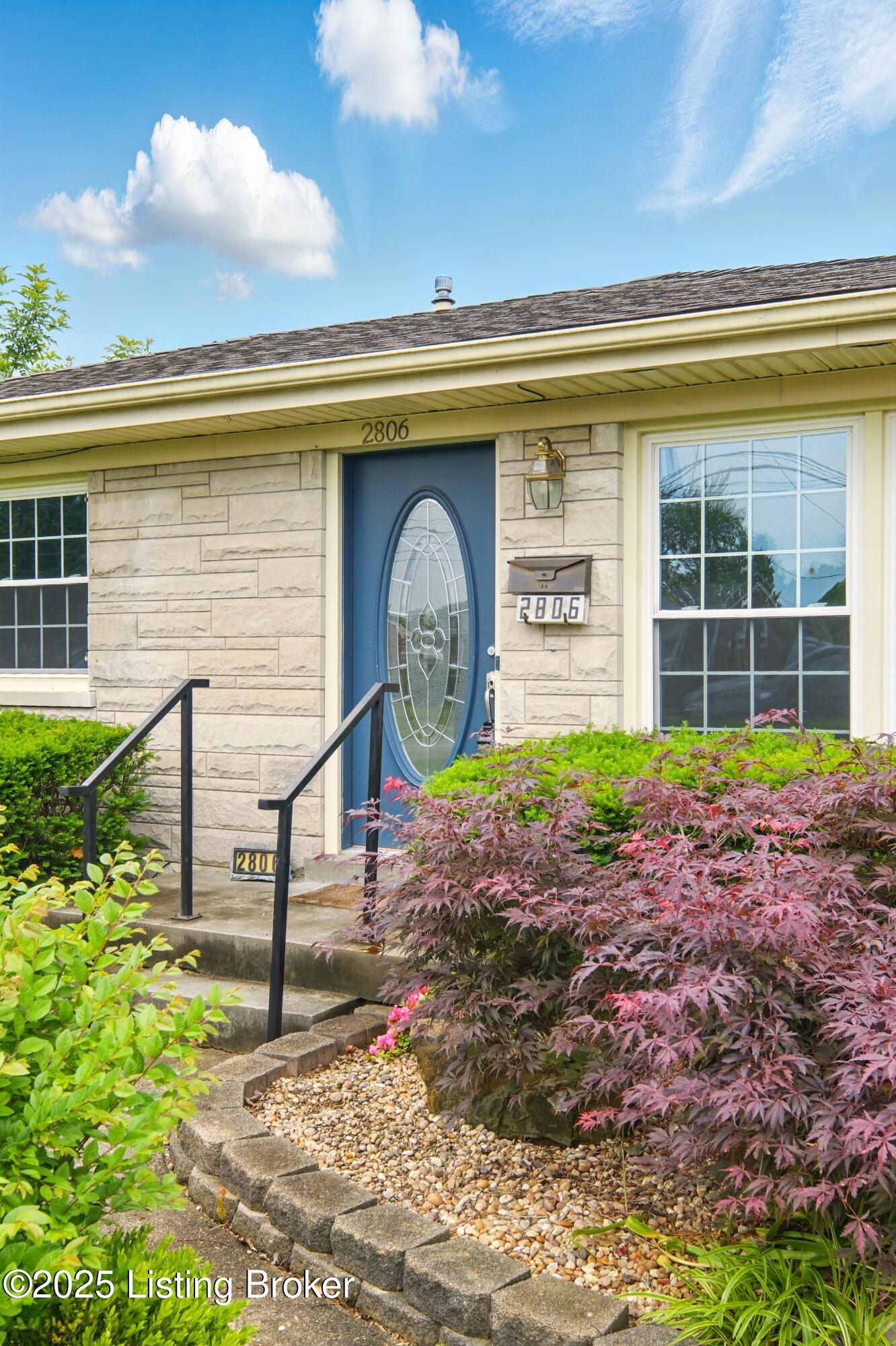 2806 Girard Dr
