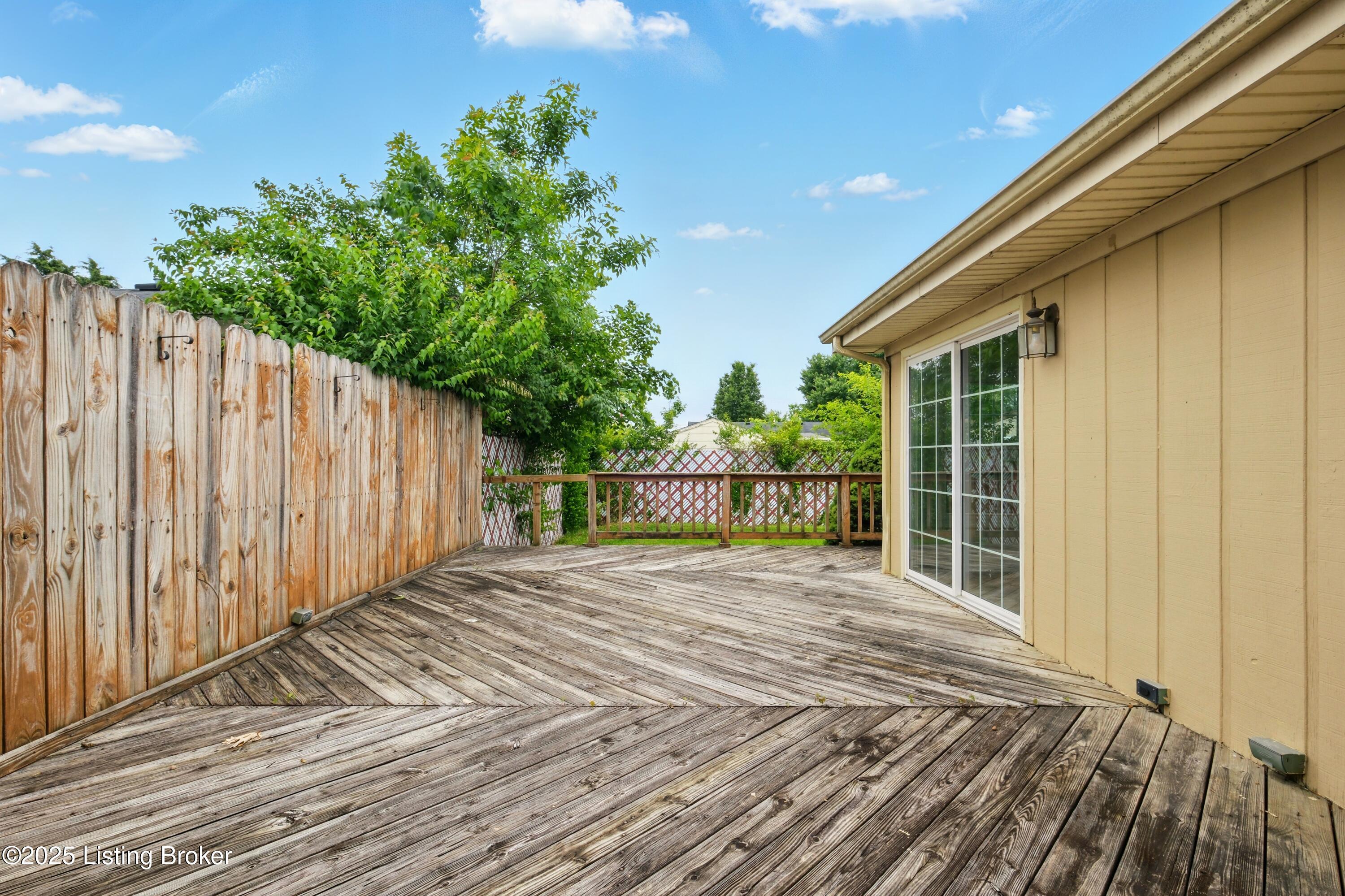 2806 Girard Dr