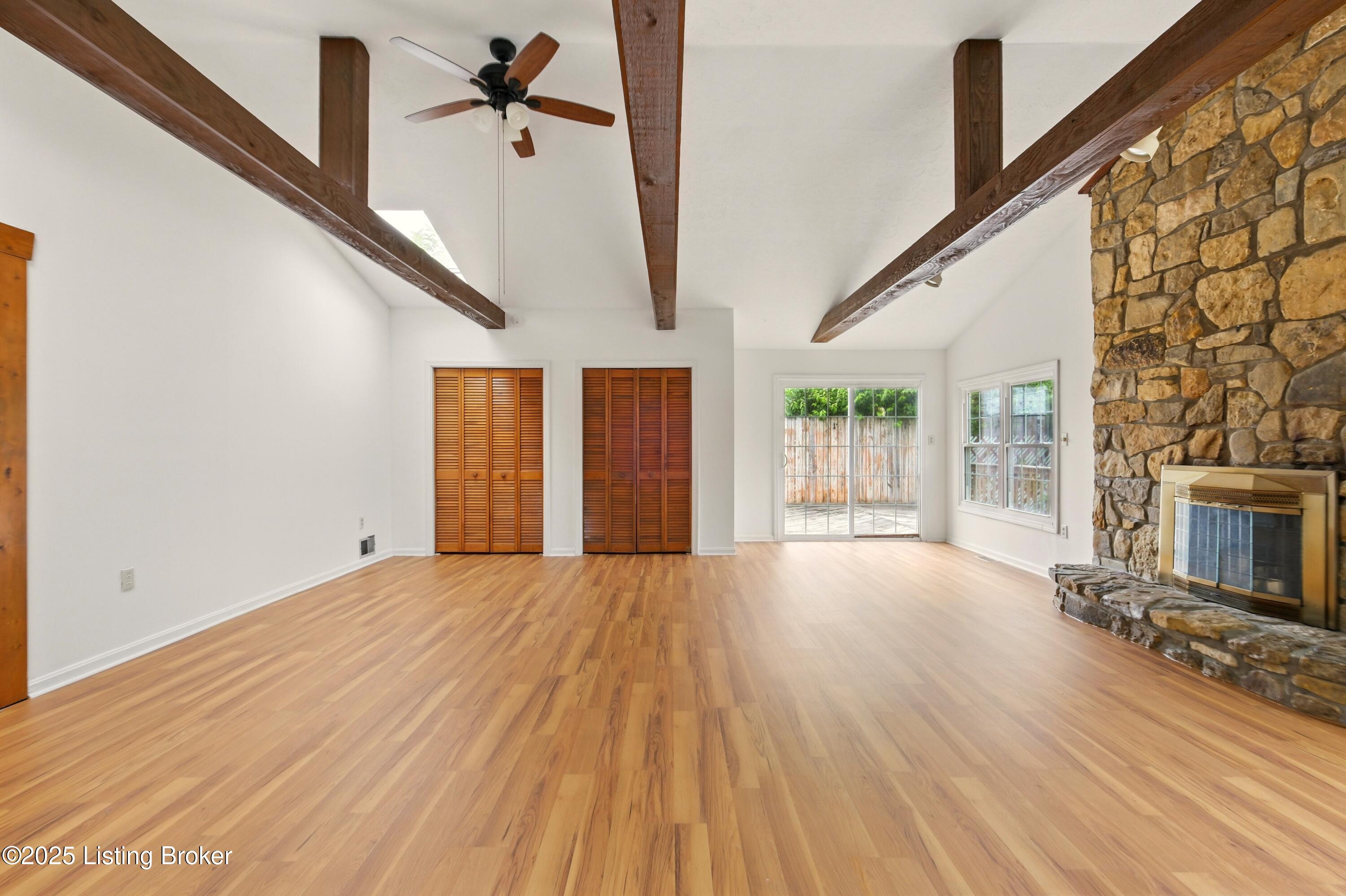 2806 Girard Dr